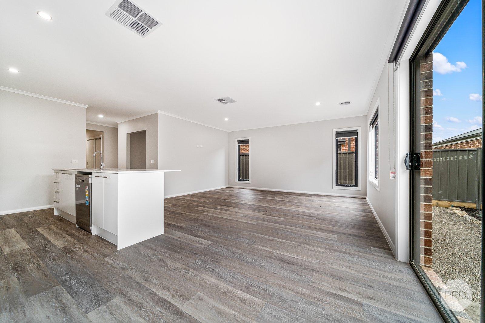 35 Friswell Avenue FLORA HILL 11