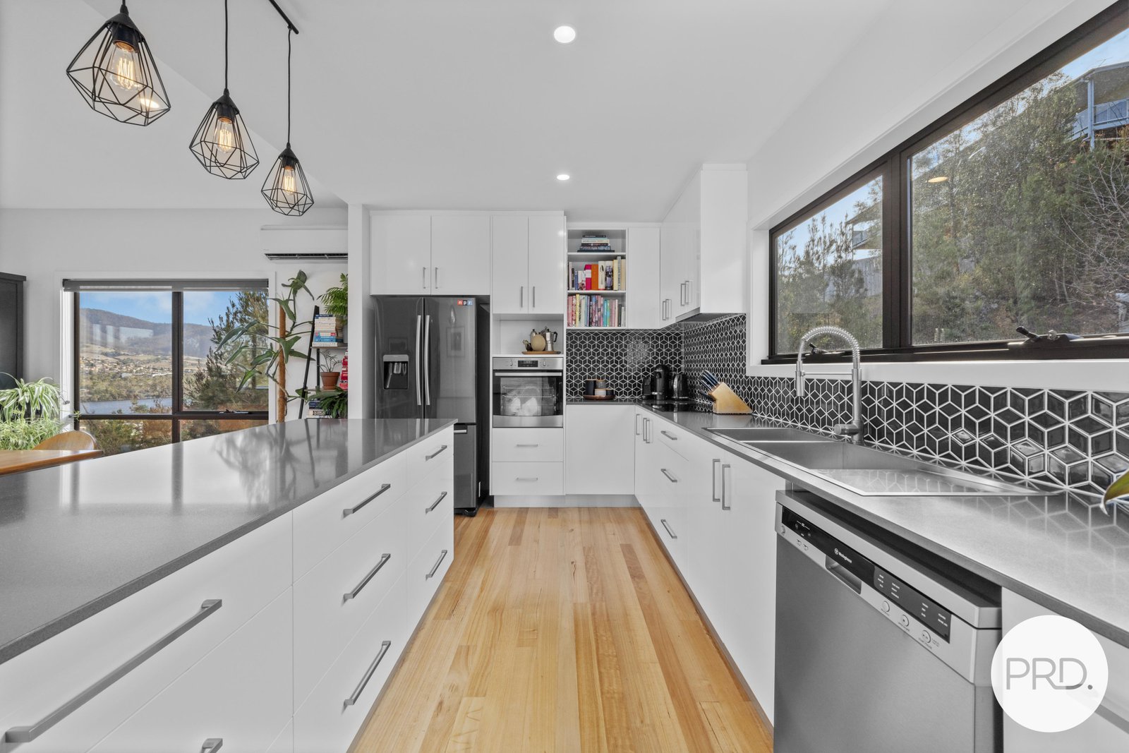 35 Grevillea Avenue OLD BEACH 2