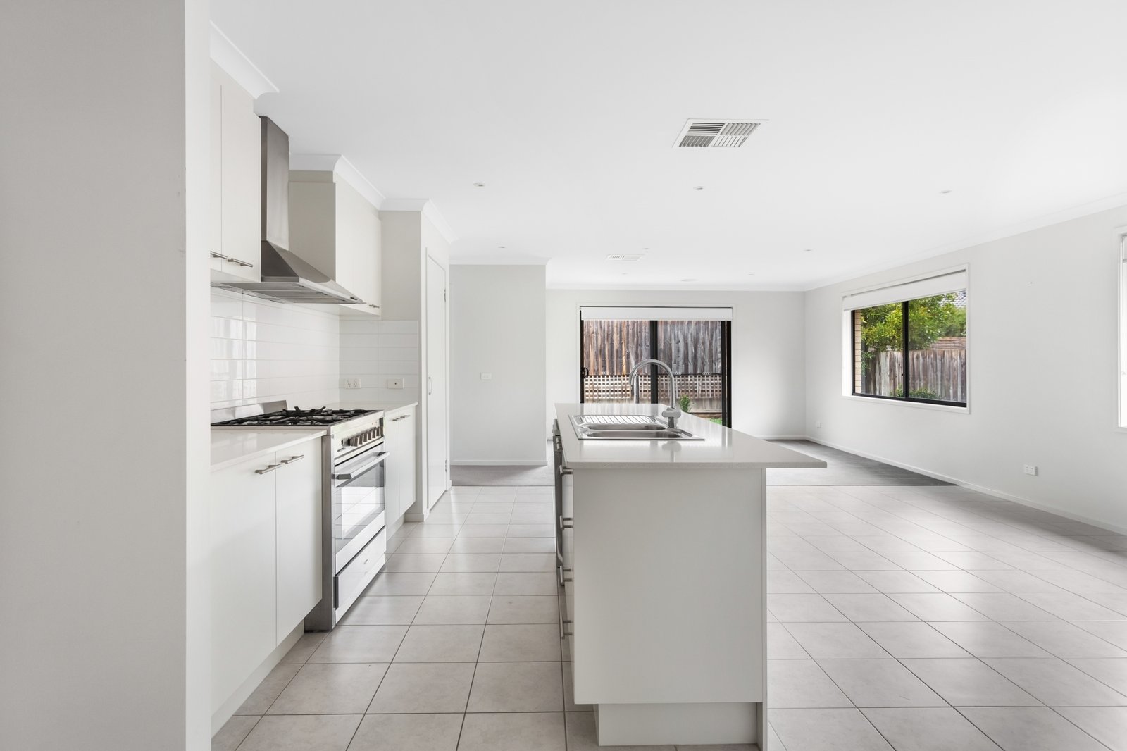 Real Estate and Property in 3/5 Hall Court, Kyneton, VIC