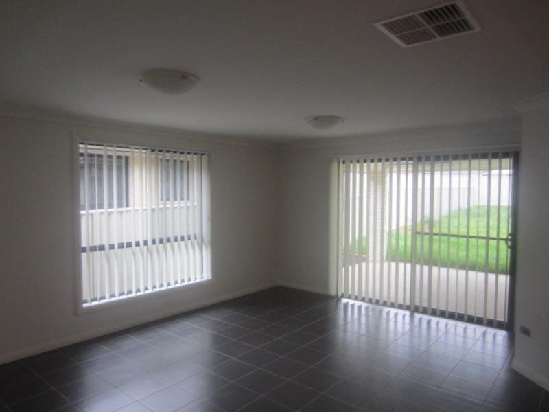 35 Higgins Lane TAMWORTH 3