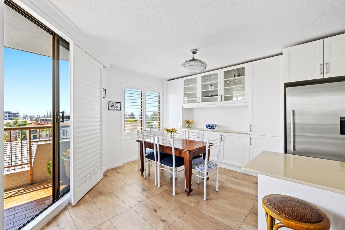3/5 Hill Avenue Burleigh Heads 3
