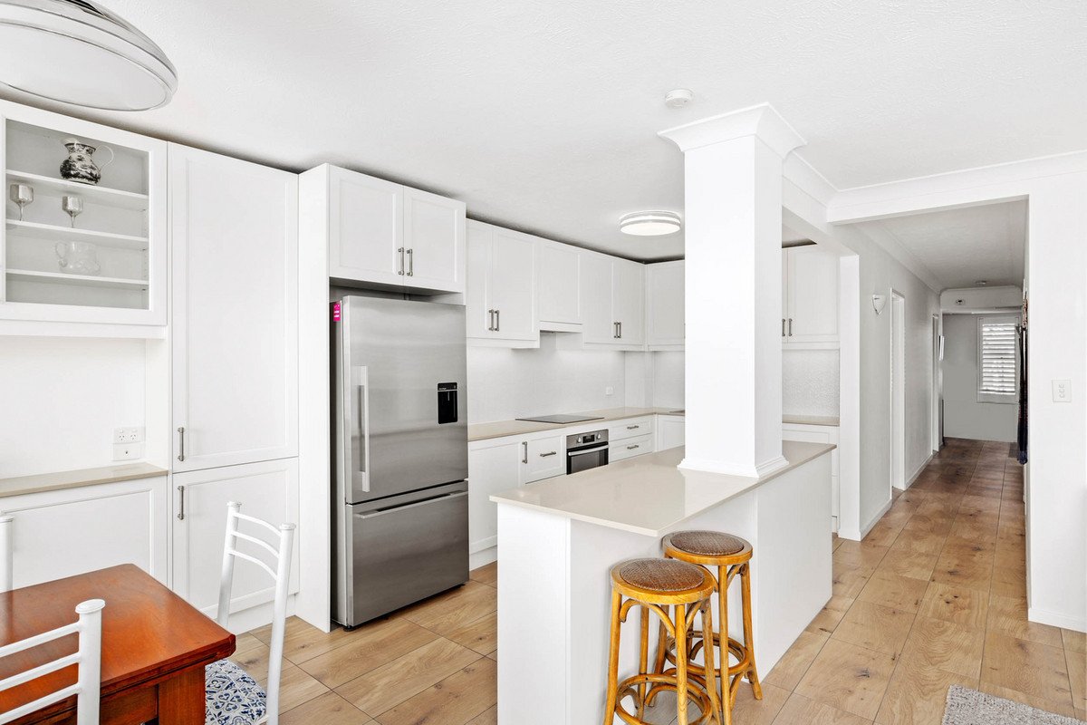 3/5 Hill Avenue Burleigh Heads 4