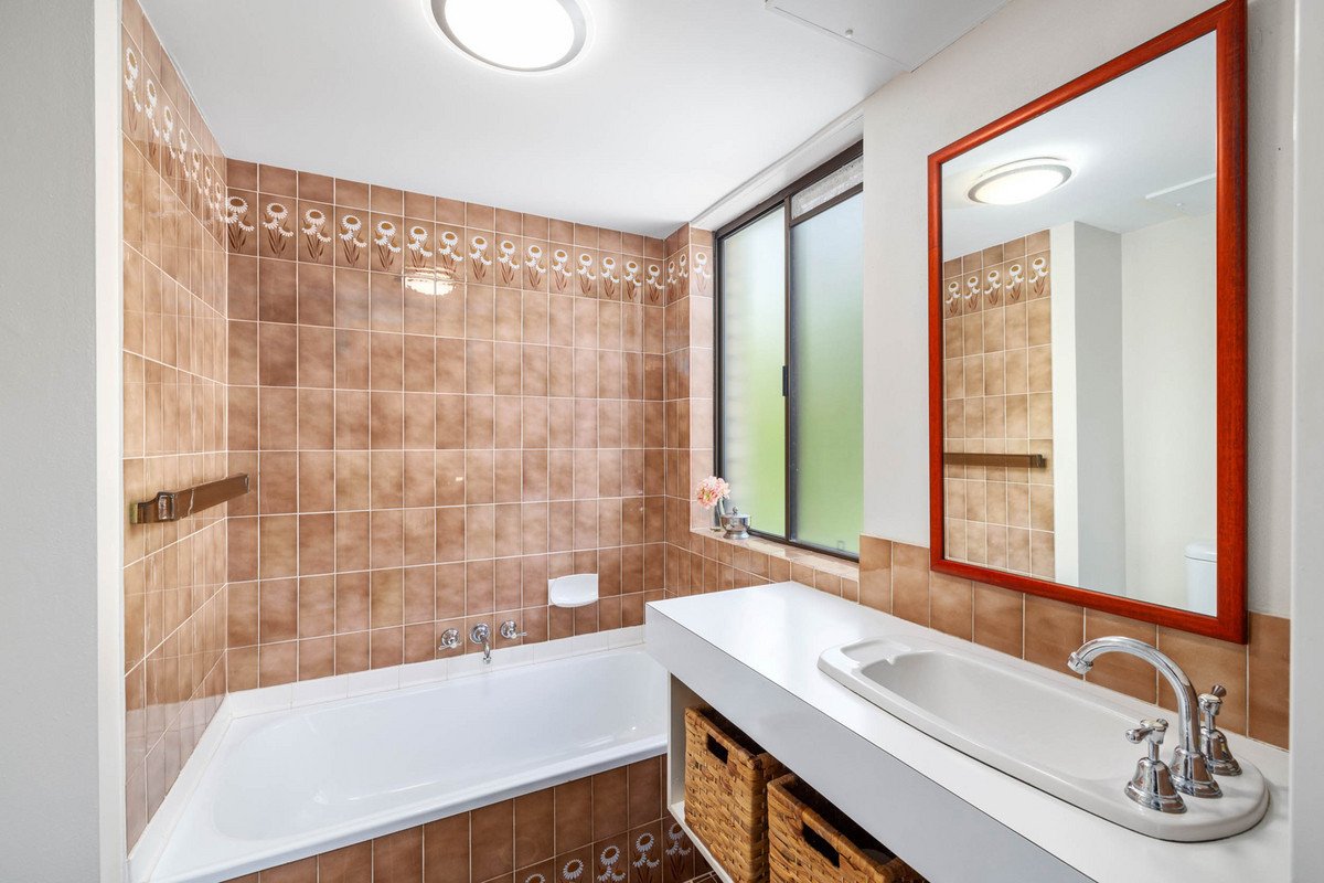 3/5 Hill Avenue Burleigh Heads 9