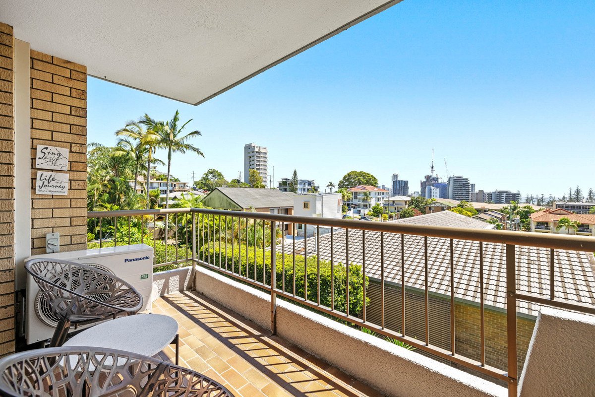 3/5 Hill Avenue Burleigh Heads 1