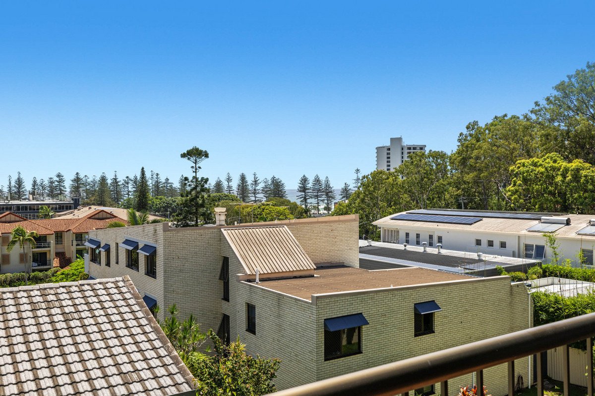 3/5 Hill Avenue Burleigh Heads 2