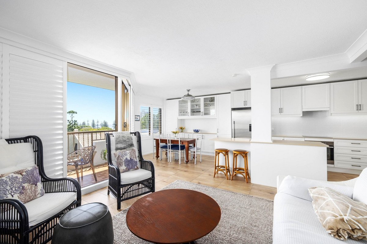 3/5 Hill Avenue Burleigh Heads 3