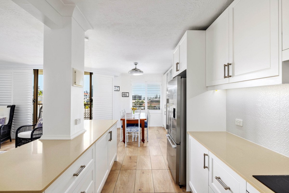 3/5 Hill Avenue Burleigh Heads 8