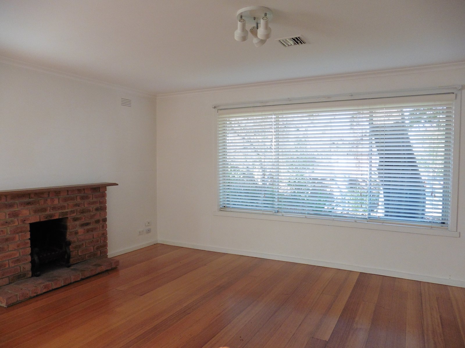 Gallery: 35 Kardinian Avenue