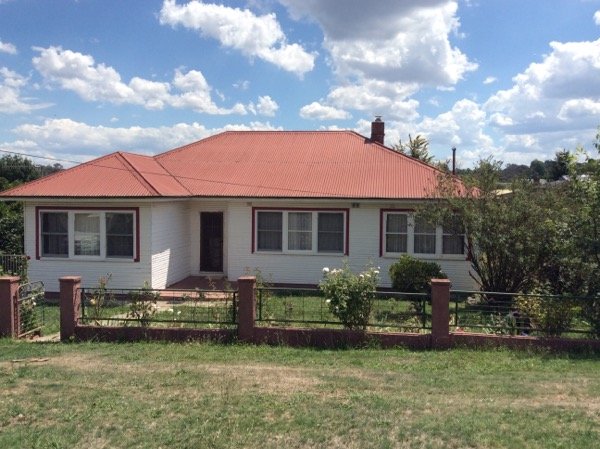 35 King St  TUMBARUMBA 1