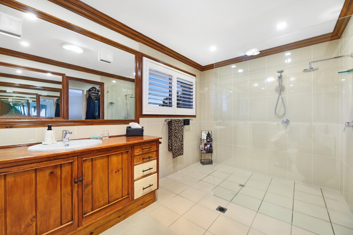 35 Ladds Ridge Road BURLEIGH HEADS 16