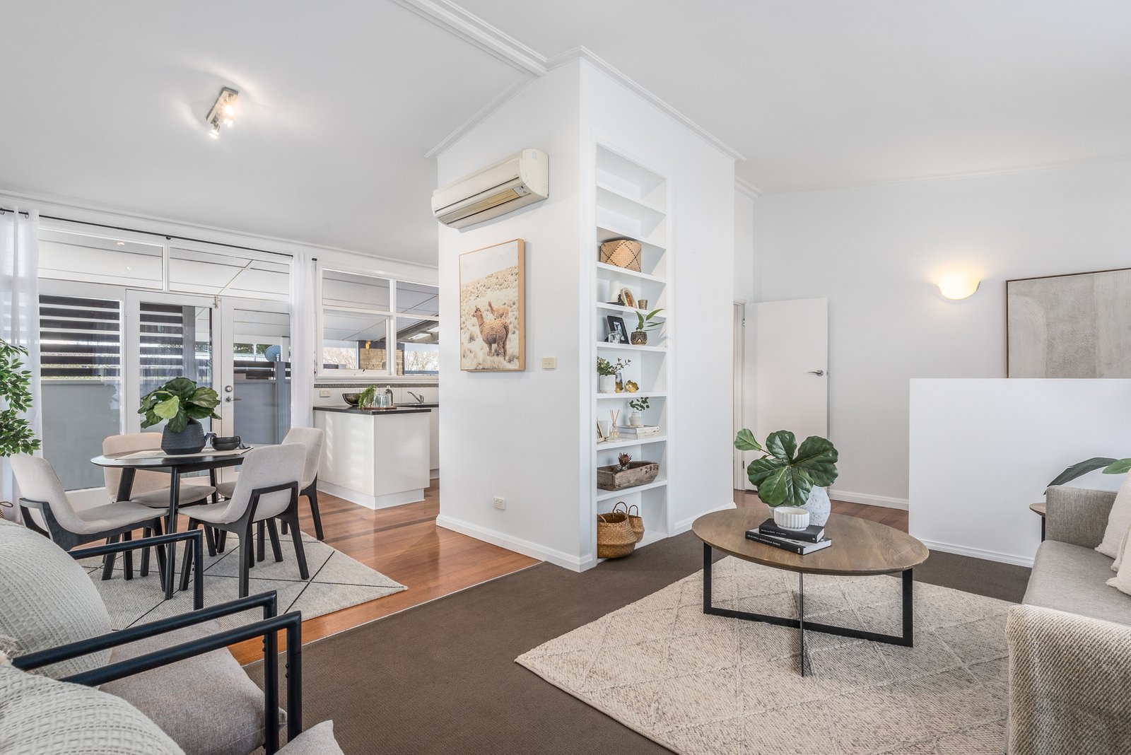 Gallery: 35 Larcombe Street