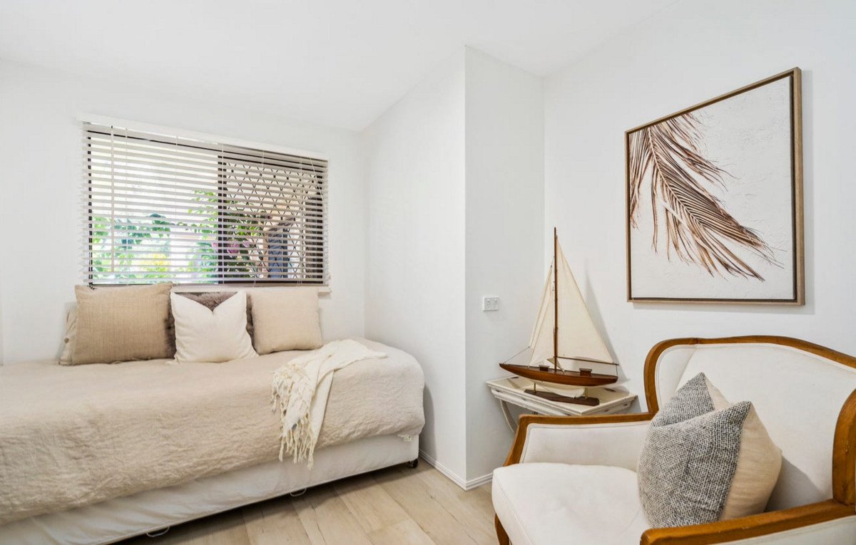 3/5 Lind Avenue Palm Beach 9