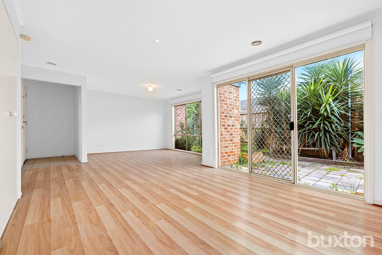 Gallery: 3/5 Lochiel Avenue