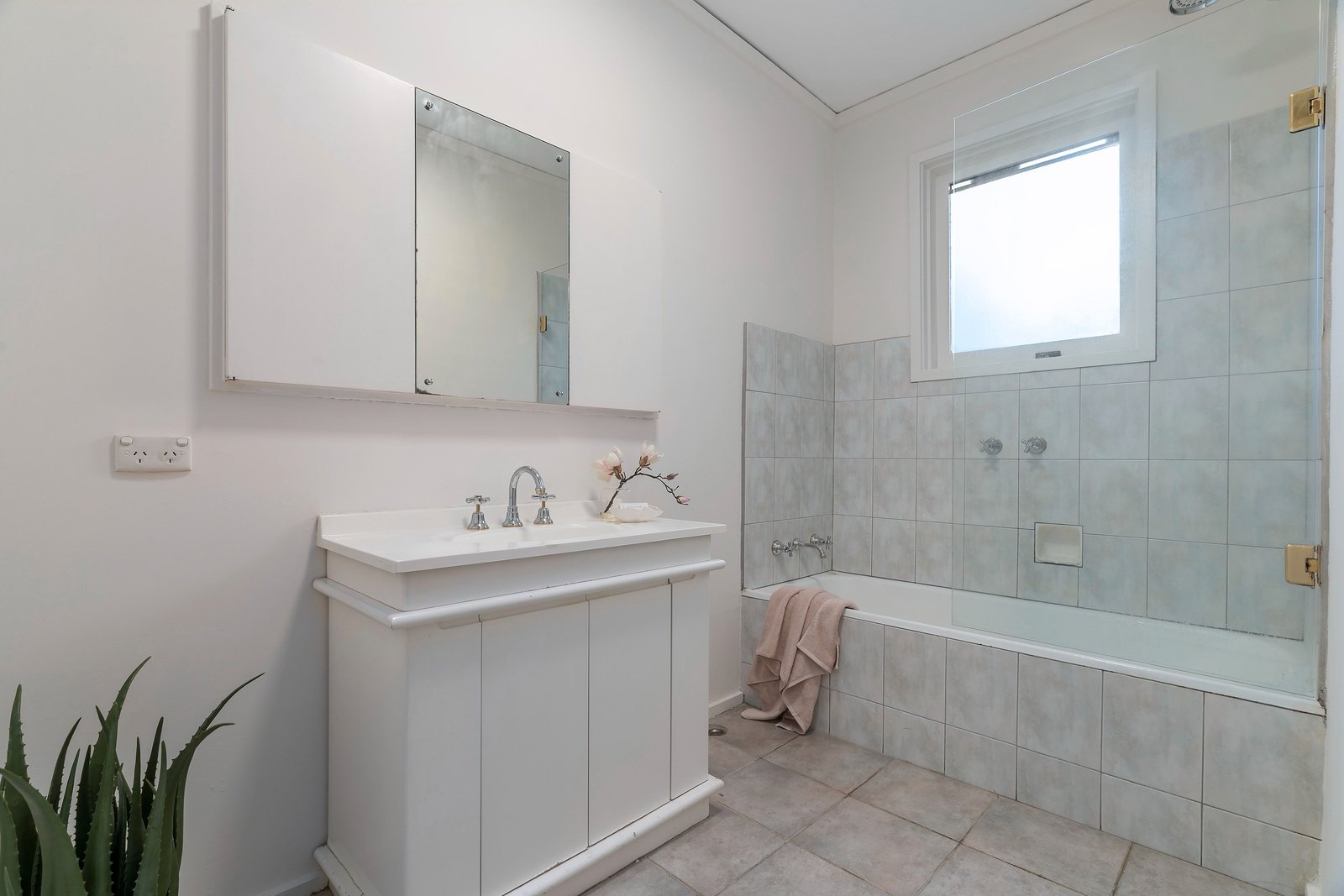 Real Estate and Property in 35 Mangarra Road, Canterbury, VIC