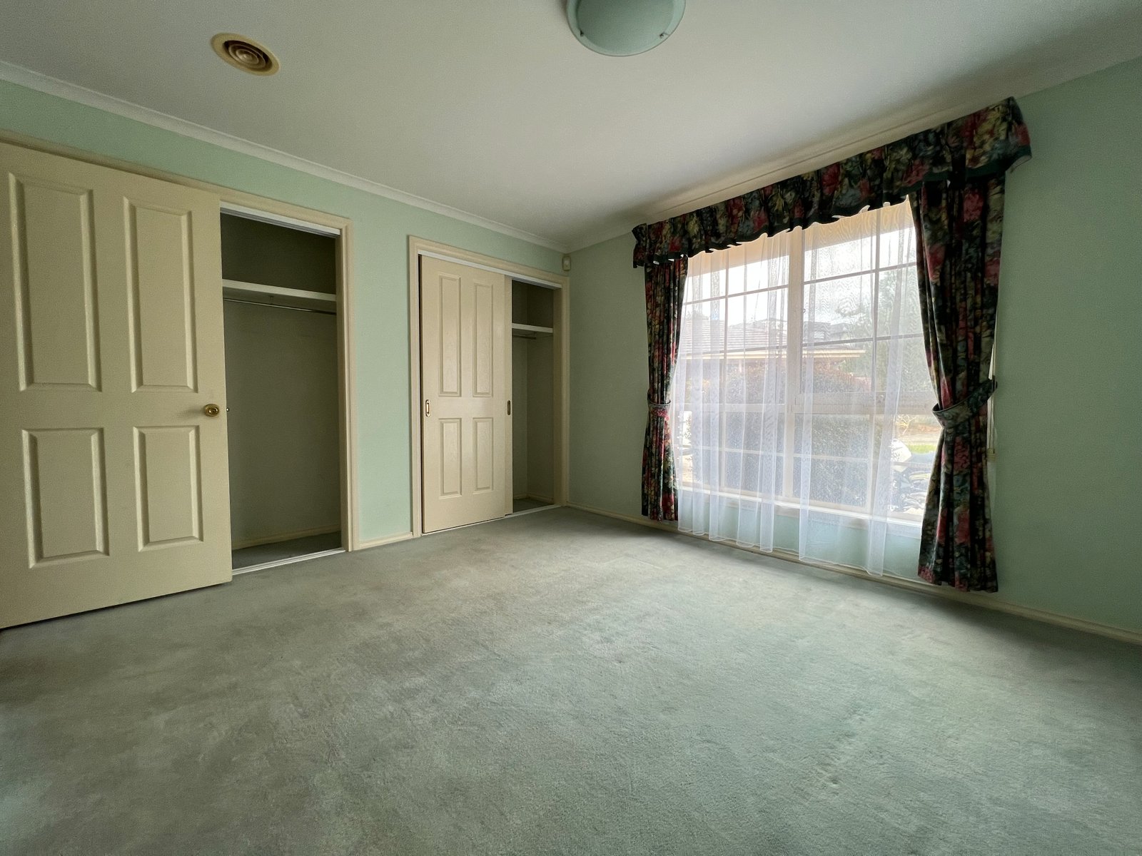 Gallery: 3/5 Myora Court
