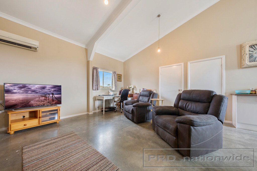 35 Oxbow Place CLARENCE TOWN 11