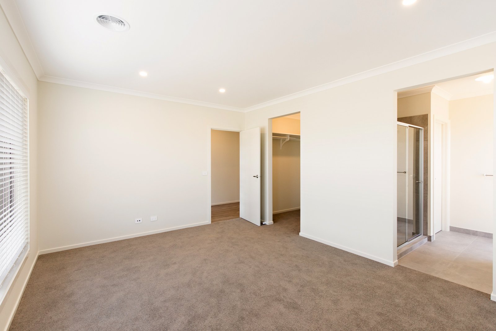 Gallery: 35 Patriot Crescent