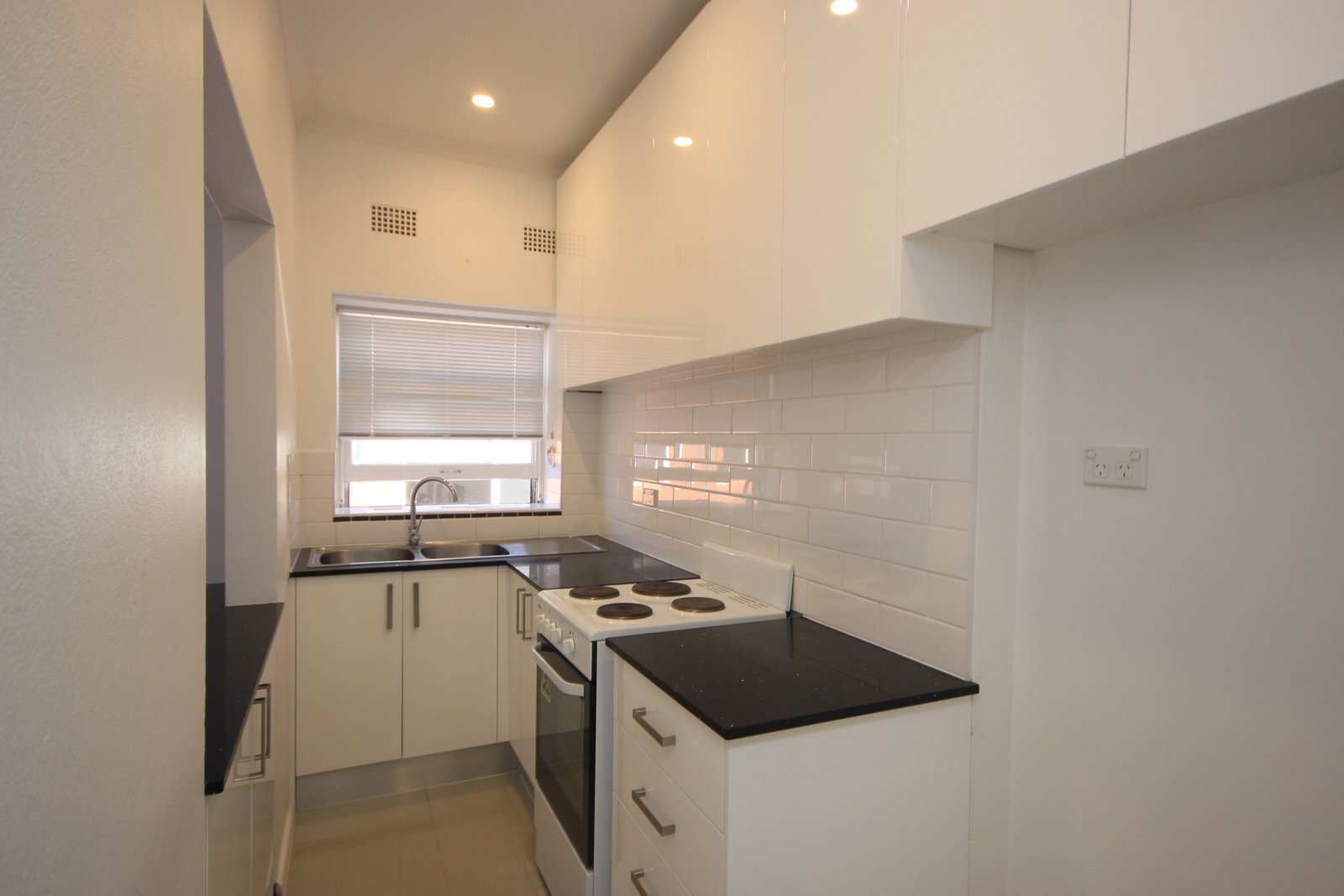 35 Queens Road BRIGHTON LE SANDS 2