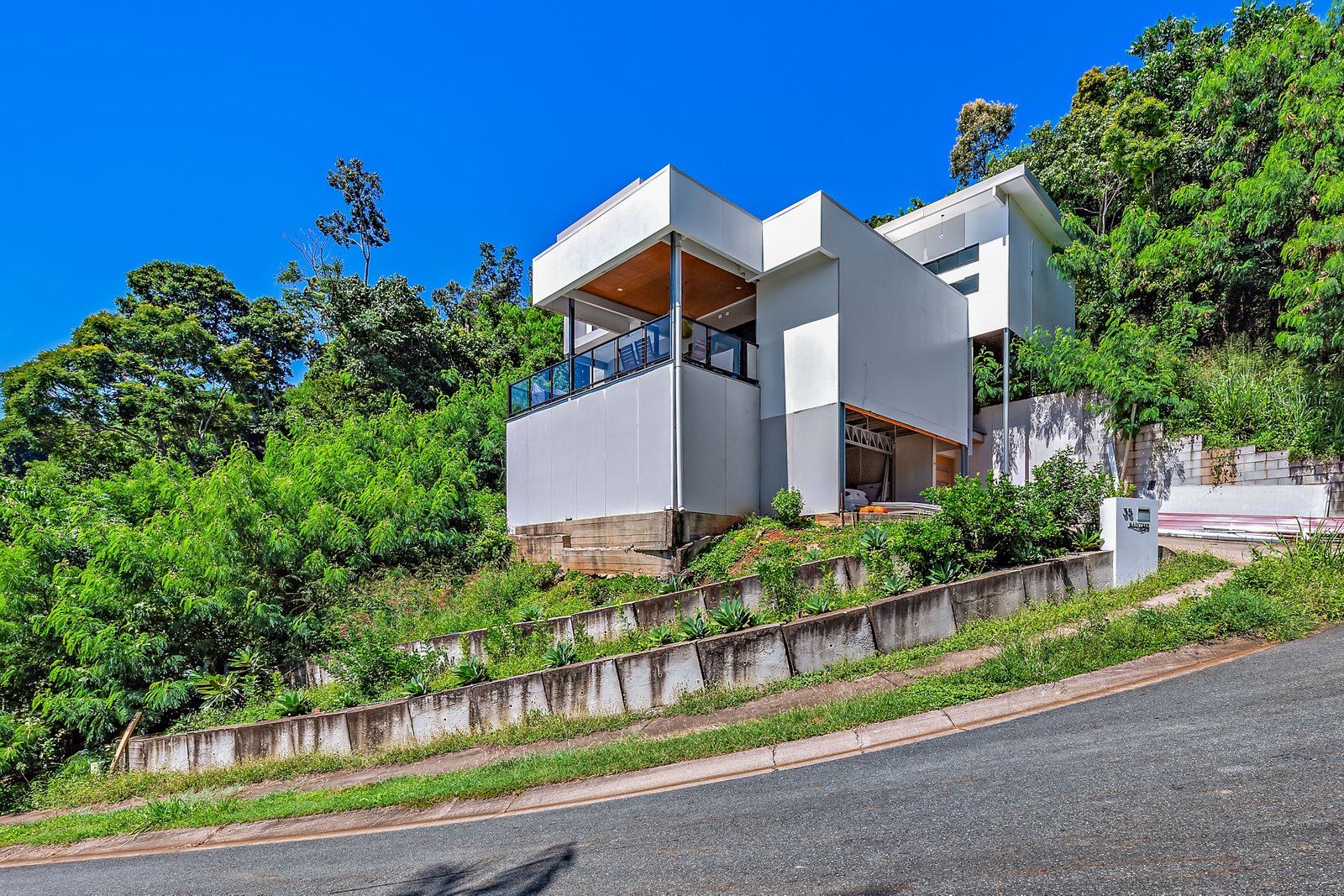 35 Raintree Place AIRLIE BEACH 14