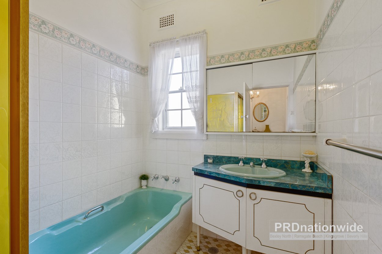 35 Rosebank Avenue KINGSGROVE 9