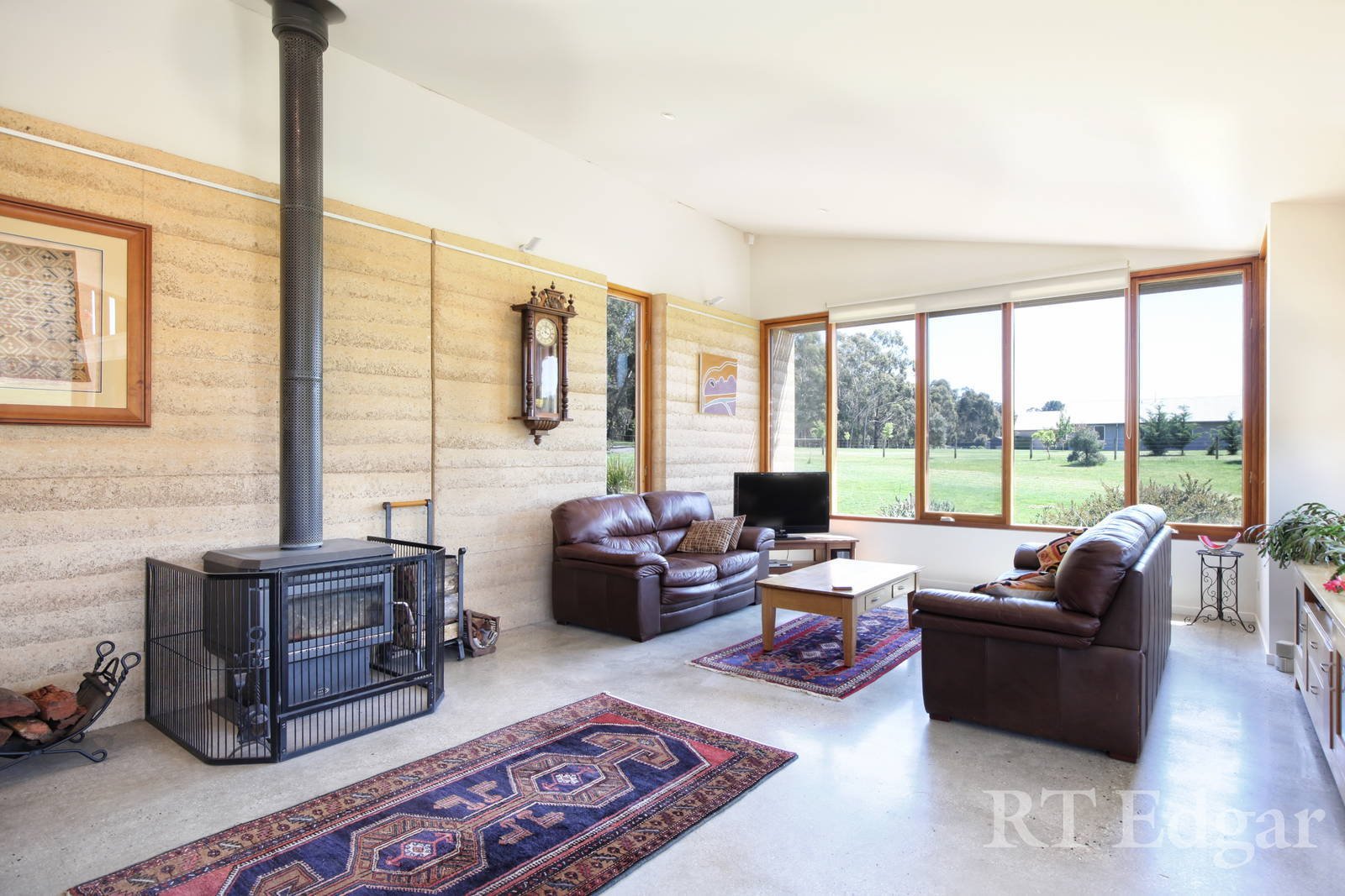 Real Estate and Property in 35 Slatey Creek Road, Woodend, VIC