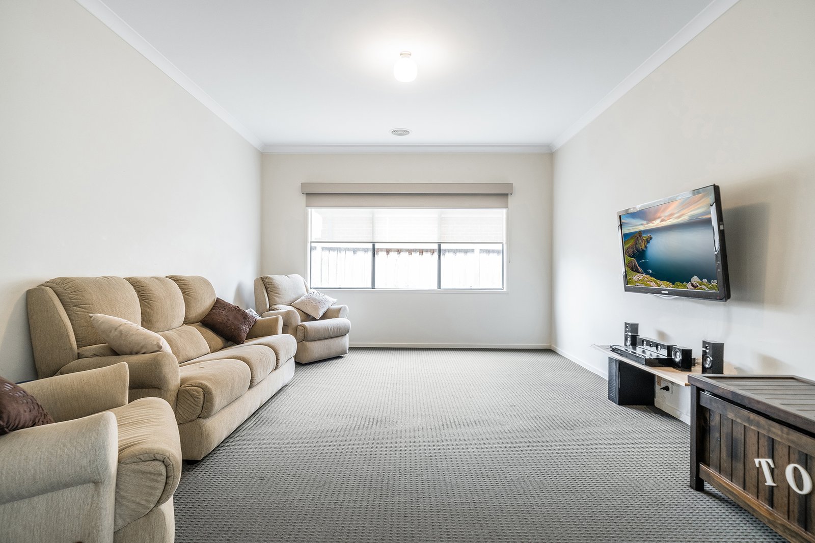 Gallery: 35 Stoneleigh Crescent