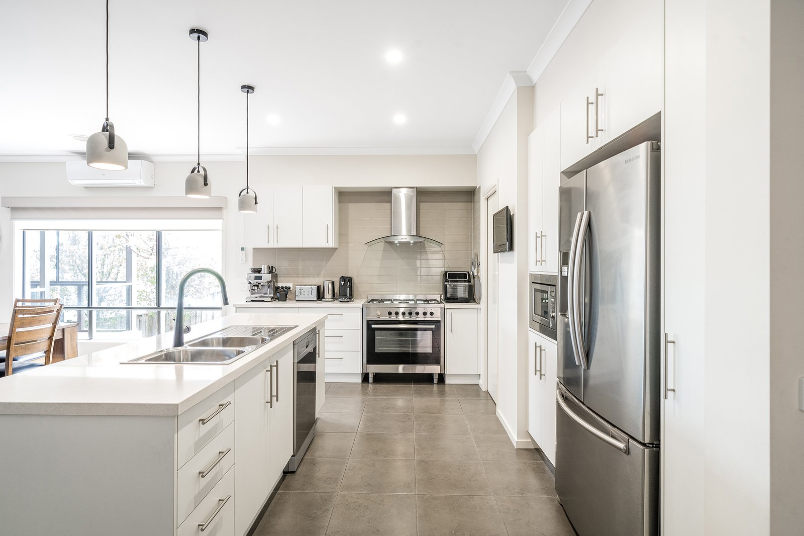 Gallery: 35 Stoneleigh Crescent