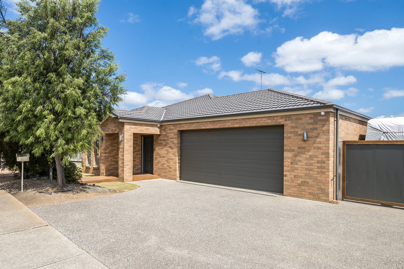 35 Stoneleigh Crescent, HIGHTON VIC 3216 Buxton 2023