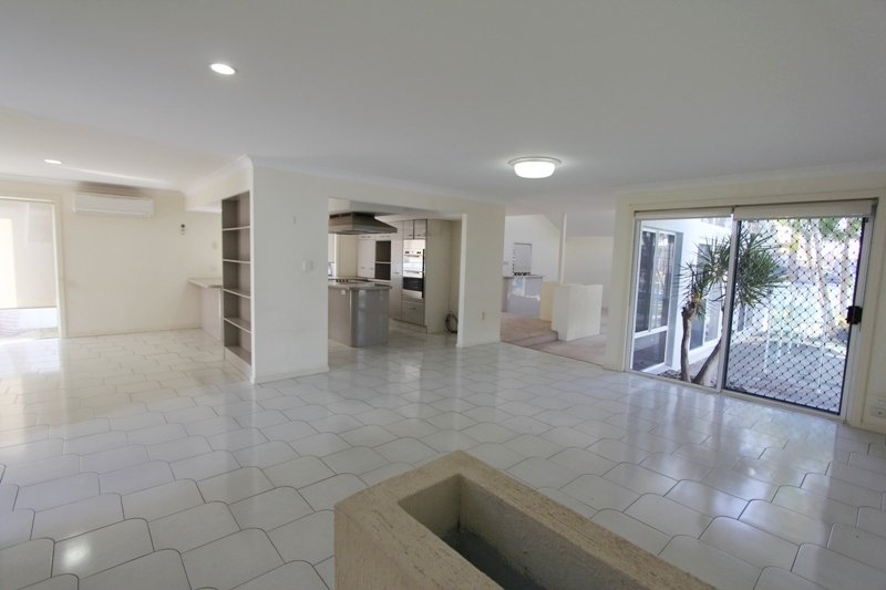 35 Sundance Way RUNAWAY BAY 11