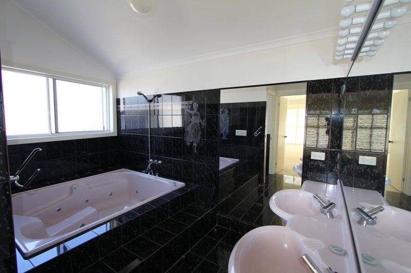 35 Sundance Way RUNAWAY BAY 13