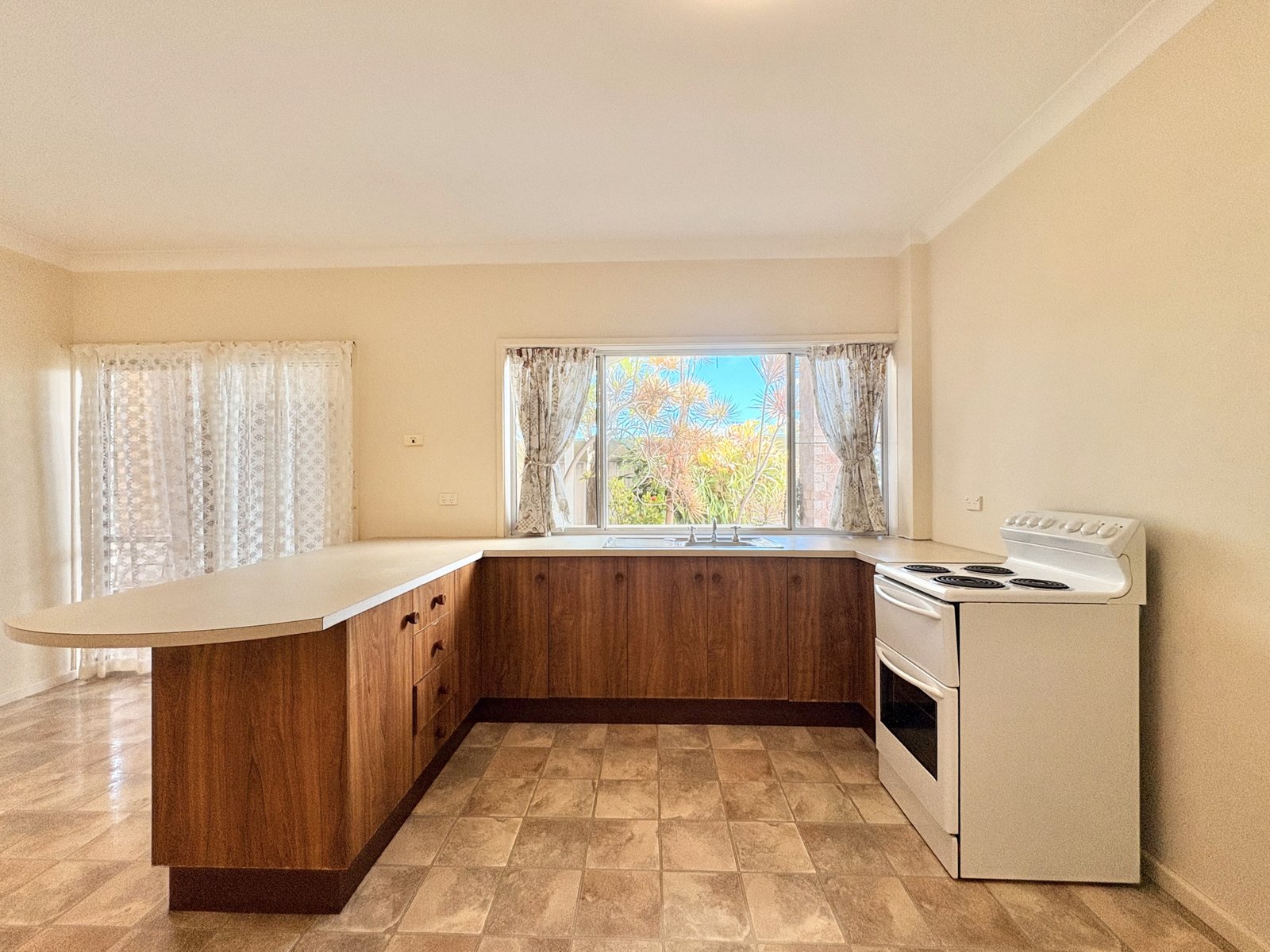 3/5 Tuna Crescent FINGAL BAY 3