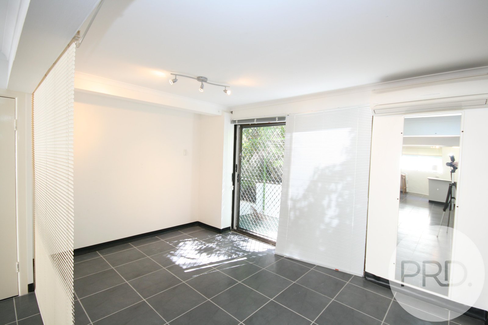 3/5 View Street WOOLOOWIN 2