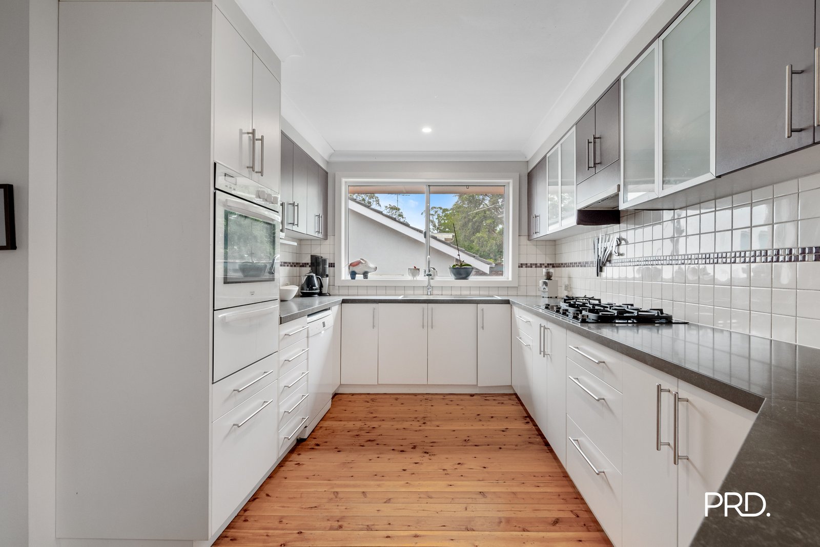 35 Wahroonga Rd  Winmalee 2