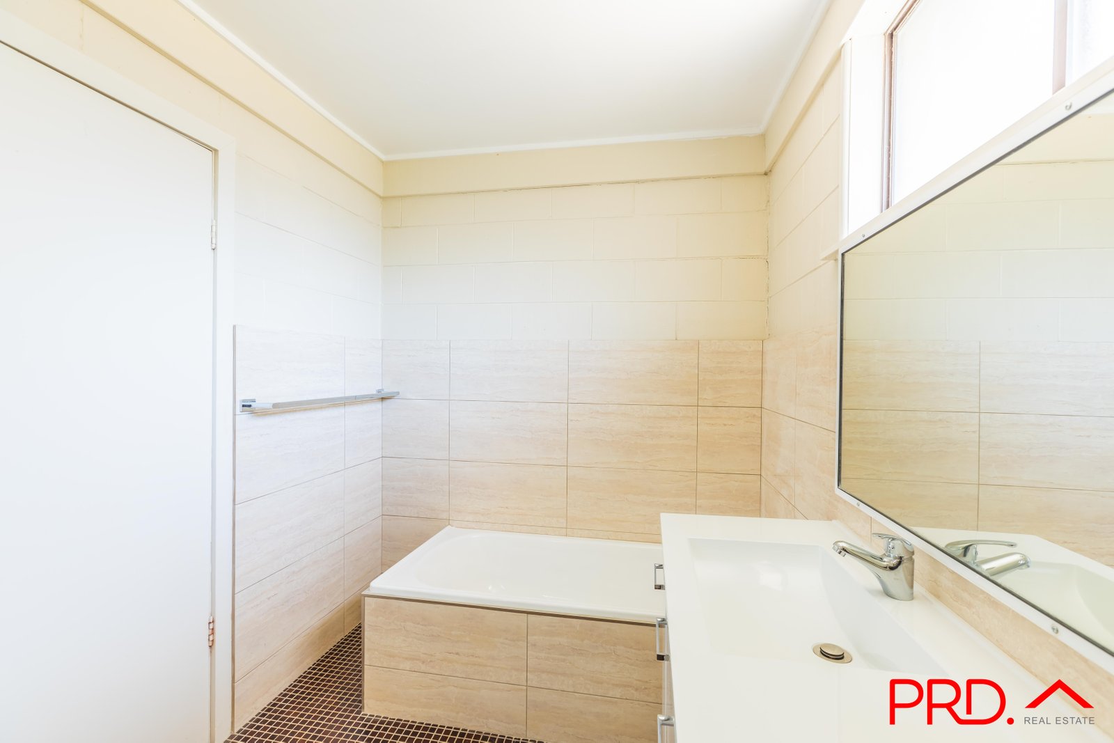 35 Waree Drive TAMWORTH 10