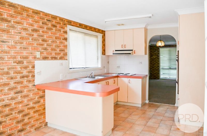 35 Warrambool Crescent GLENFIELD PARK 3