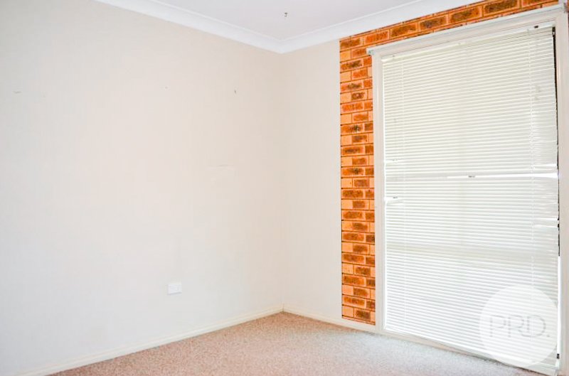 35 Warrambool Crescent GLENFIELD PARK 7