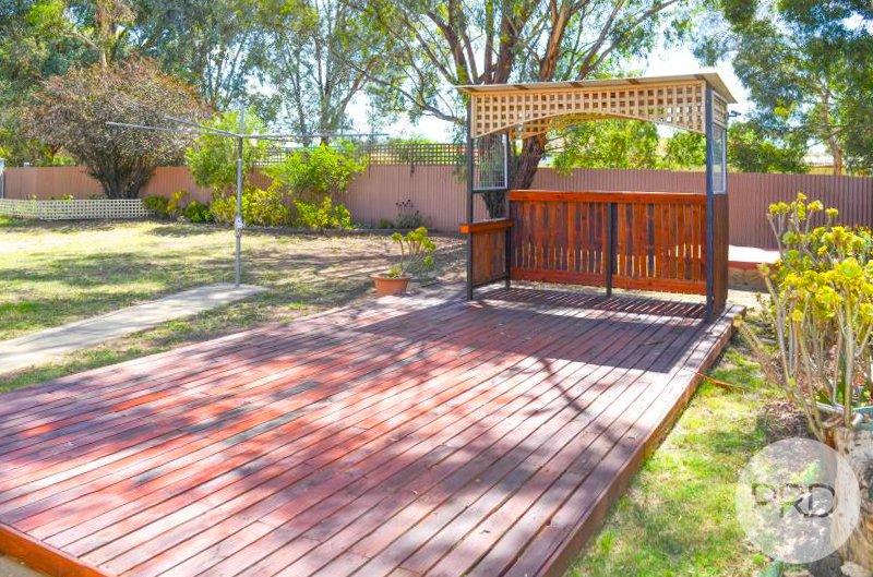 35 Warrambool Crescent GLENFIELD PARK 9