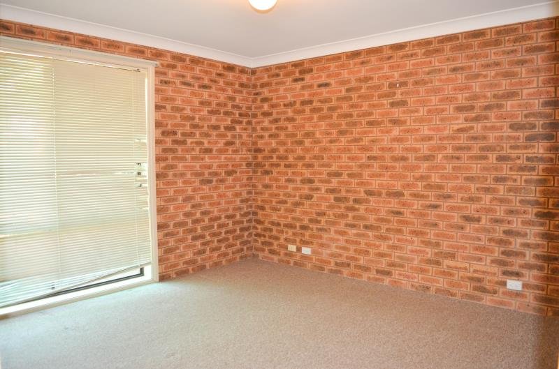 35 Warrambool Crescent GLENFIELD PARK 5