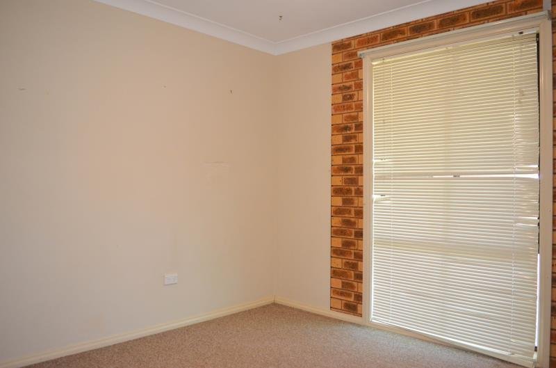 35 Warrambool Crescent GLENFIELD PARK 7