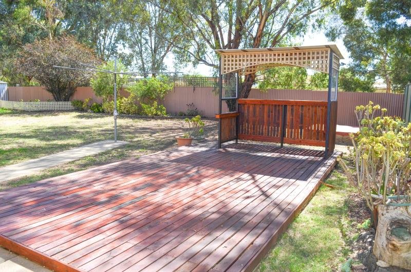 35 Warrambool Crescent GLENFIELD PARK 8