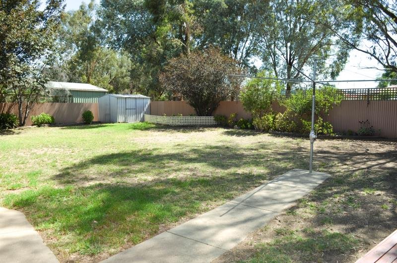 35 Warrambool Crescent GLENFIELD PARK 9