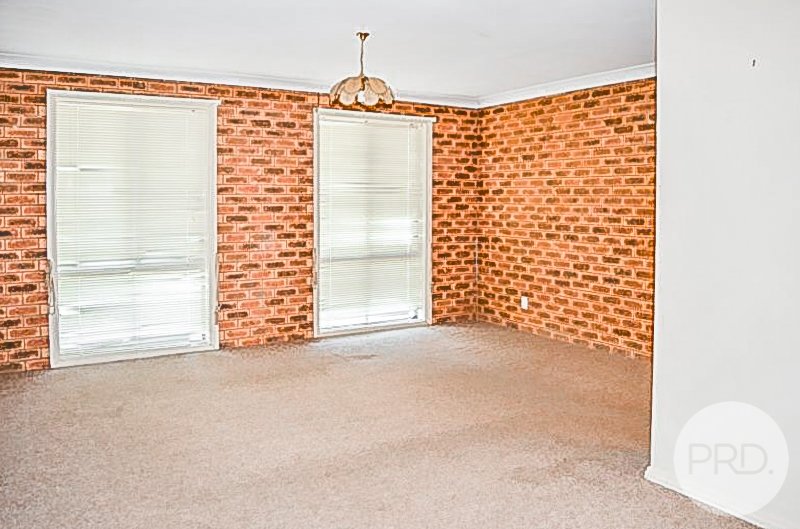35 Warrambool Crescent GLENFIELD PARK 5