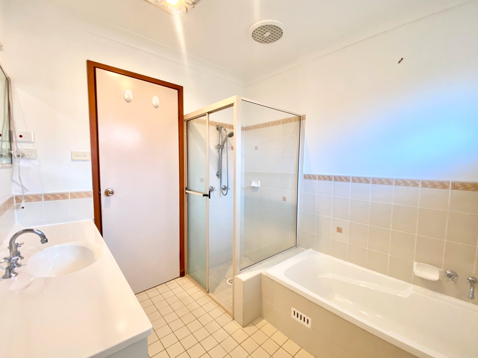 35 Windward Close CORLETTE 16