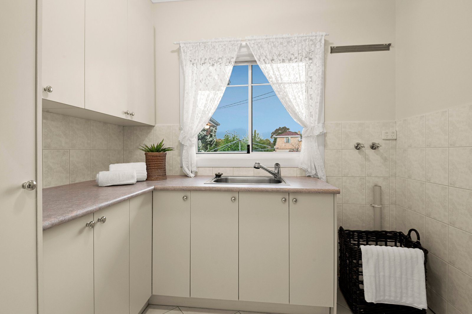 350-352 Doncaster Road, Balwyn North, 3104