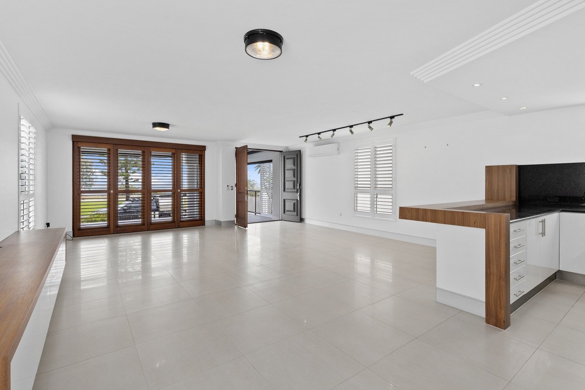 3/52 Marine Parade Miami 7