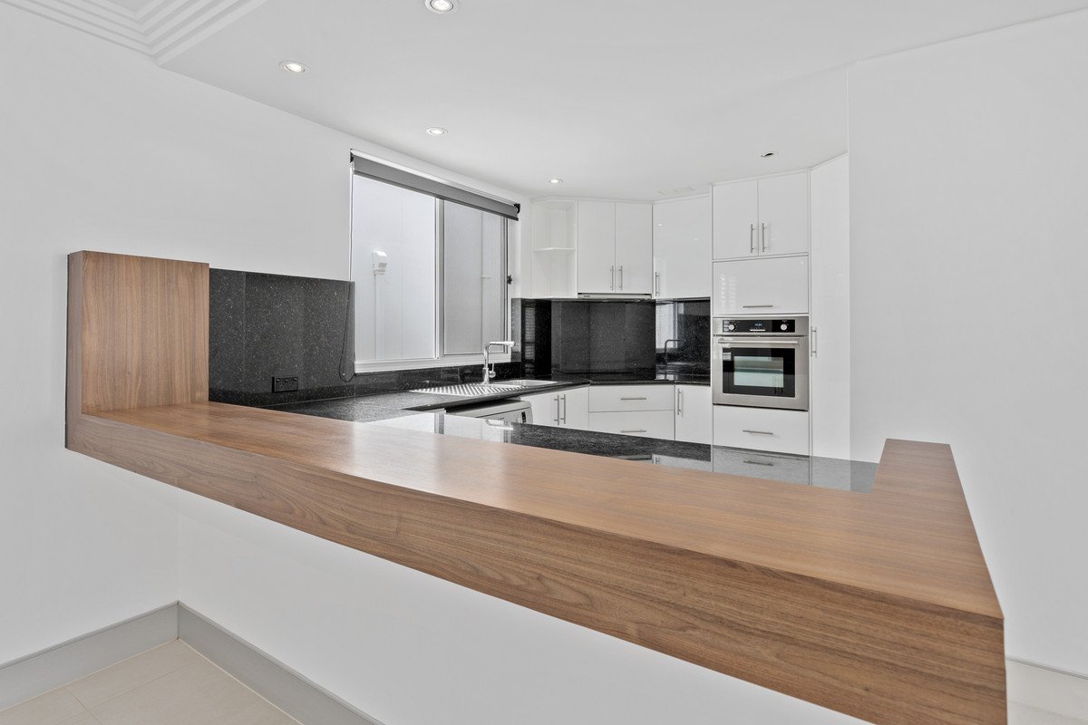 3/52 Marine Parade Miami 8