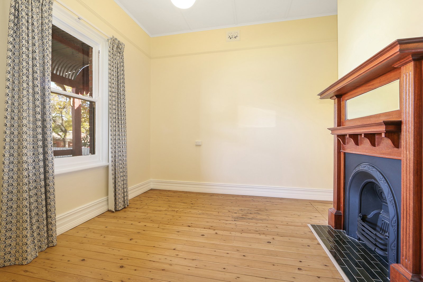 352 Wilson Street EAST ALBURY 3
