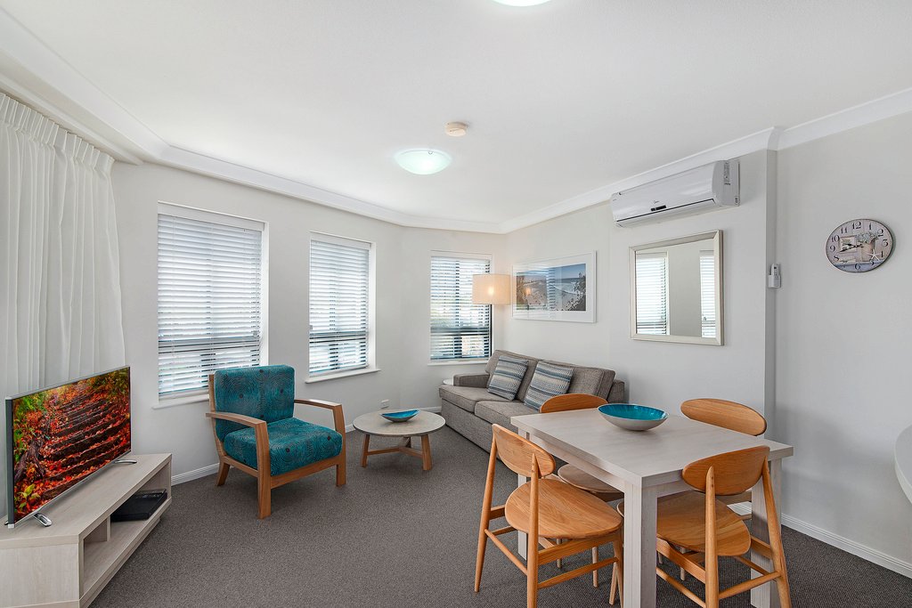 352/99 Griffith Street COOLANGATTA 2