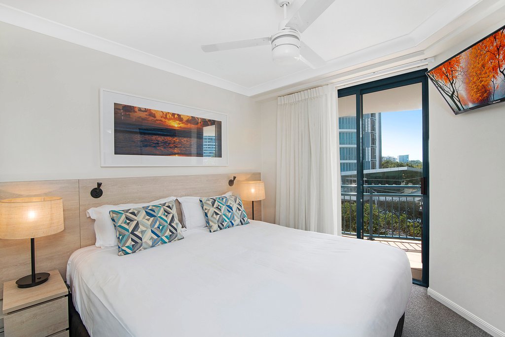 352/99 Griffith Street COOLANGATTA 3
