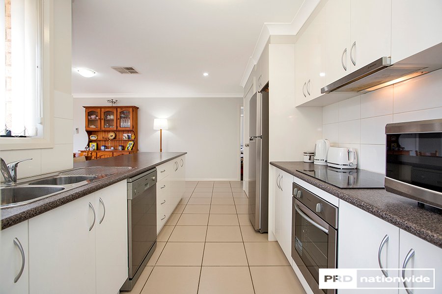 35a Orley Drive TAMWORTH 3